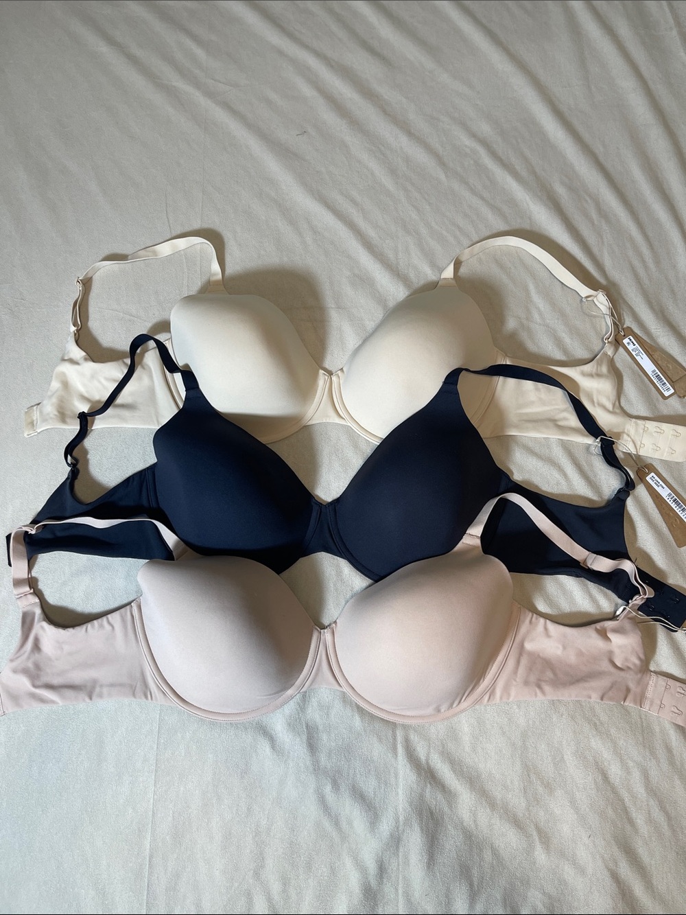 SKIMS 3-Piece Bundle Fits Everybody T-Shirt Bra Set 36DD NWT - Picture 4 of 4